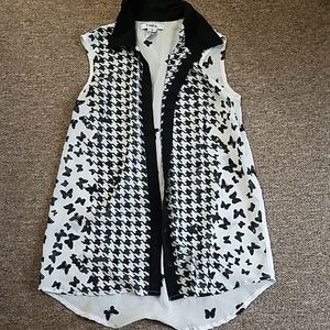 Sleeveless dress shirt